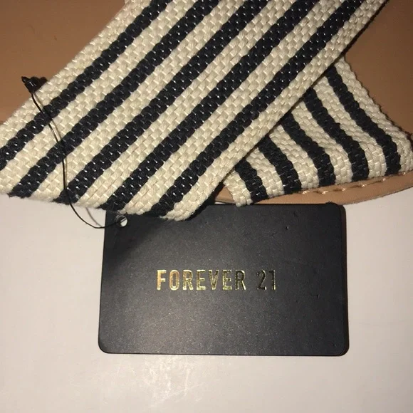 NWT Women’s Forever21 X Strap Sandals - Picture 2 of 9